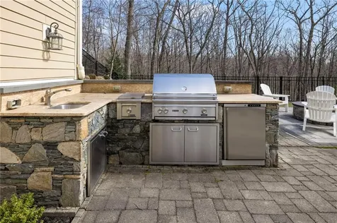 25 Hoyer Court East Greenwich RI 02818