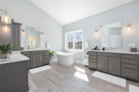 25 Hoyer Court East Greenwich RI 02818