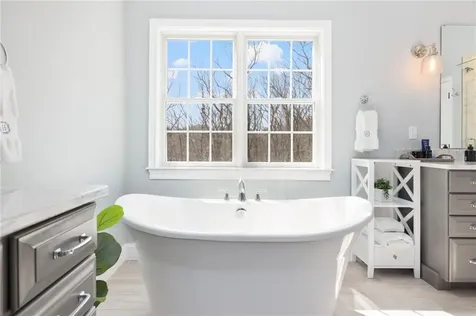 25 Hoyer Court East Greenwich RI 02818