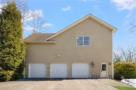 25 Hoyer Court East Greenwich RI 02818