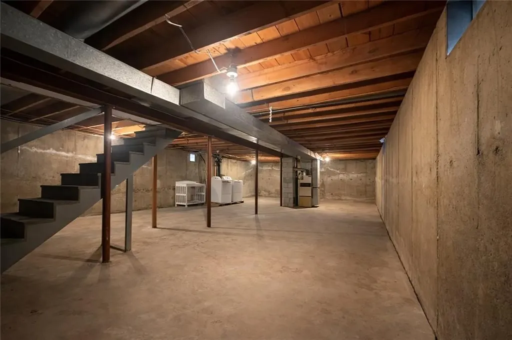 87 Pinehurst Avenue Providence RI 02908