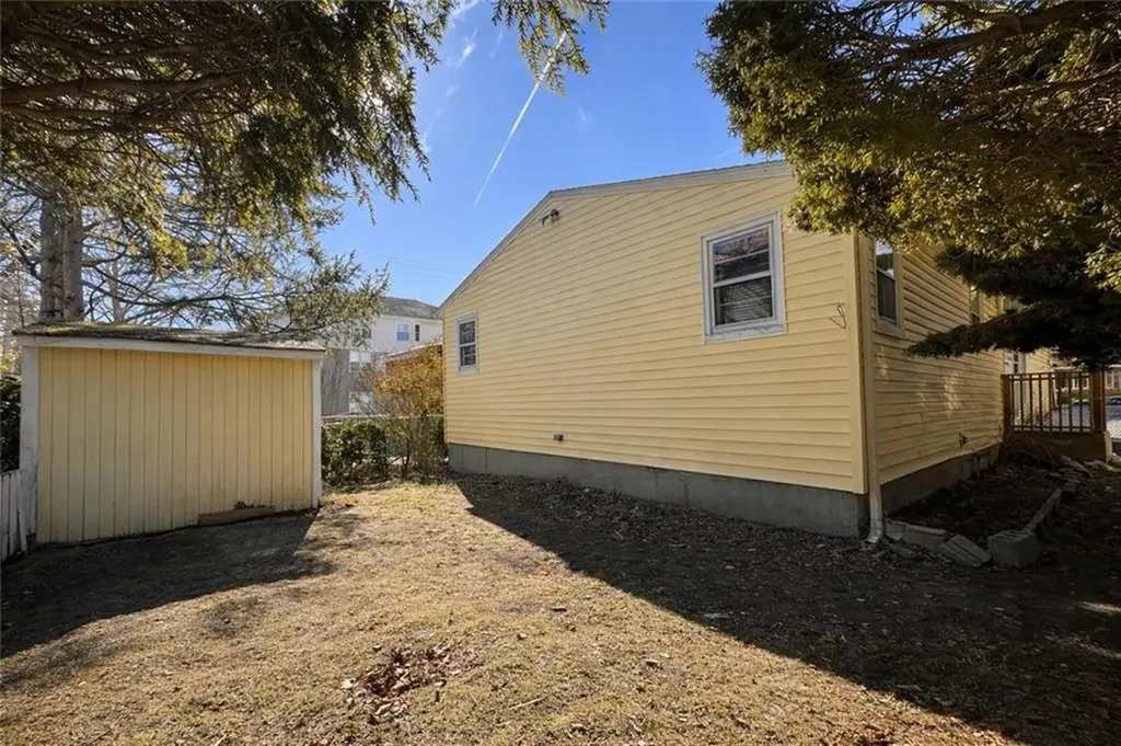 87 Pinehurst Avenue Providence RI 02908