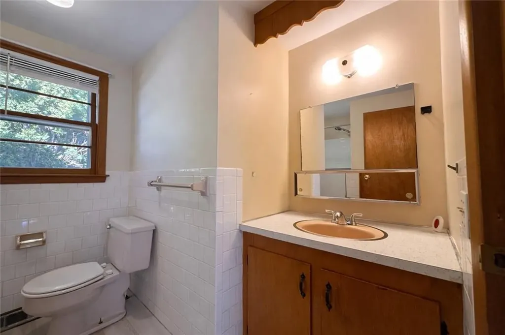 87 Pinehurst Avenue Providence RI 02908