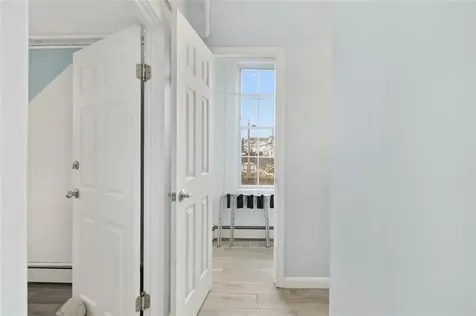 28 Weaver Avenue Newport RI 02840