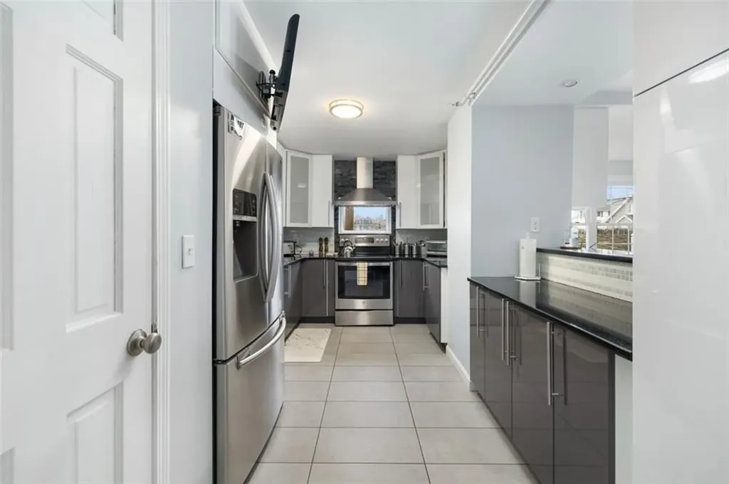 28 Weaver Avenue Newport RI 02840