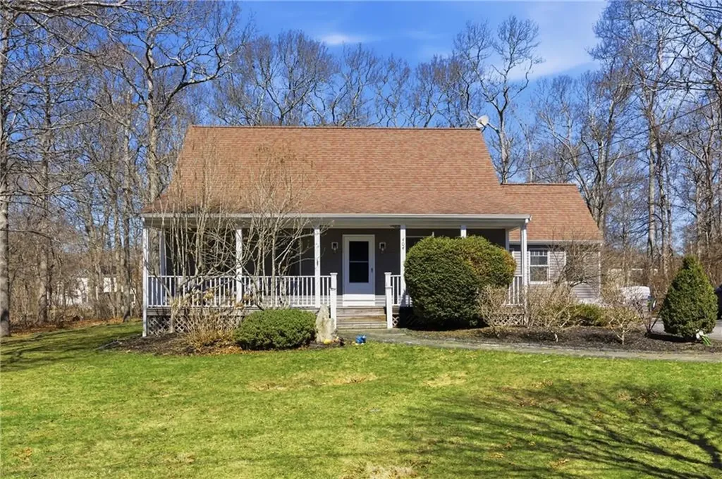 404 South Christopher Avenue Tiverton RI 02878