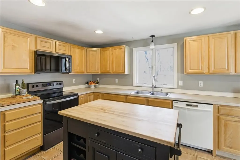404 South Christopher Avenue Tiverton RI 02878
