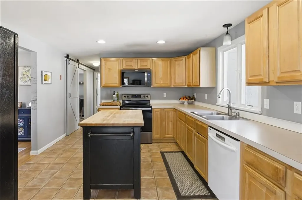 404 South Christopher Avenue Tiverton RI 02878