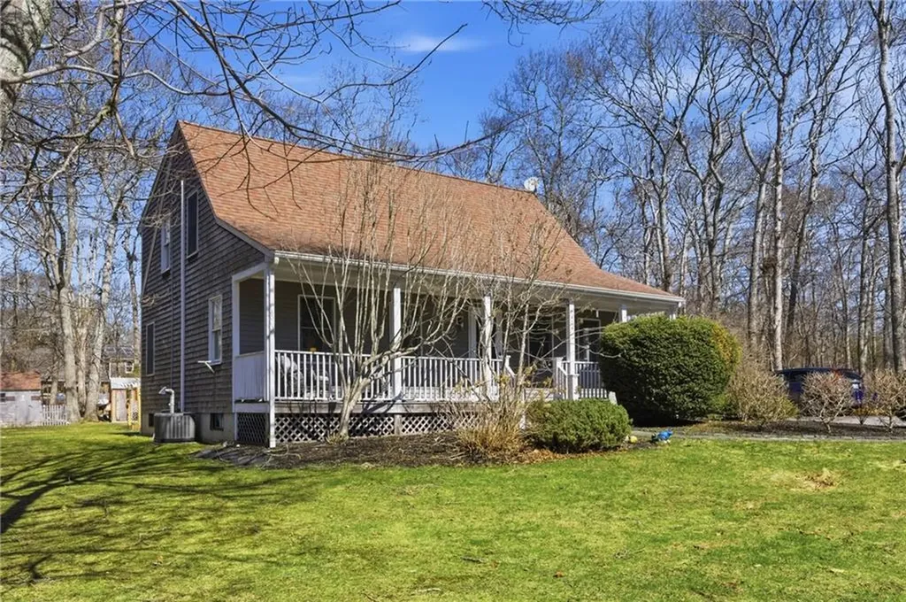 404 South Christopher Avenue Tiverton RI 02878