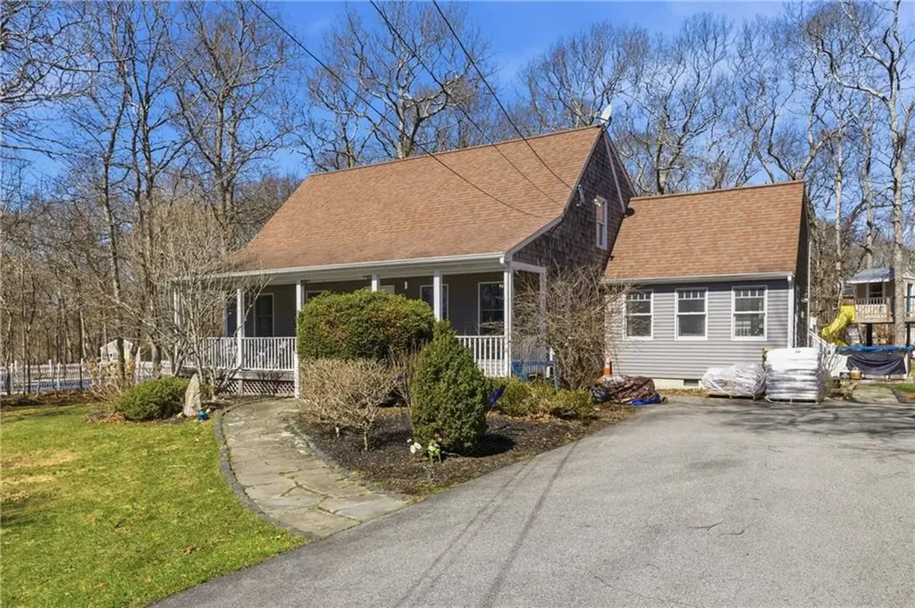 404 South Christopher Avenue Tiverton RI 02878