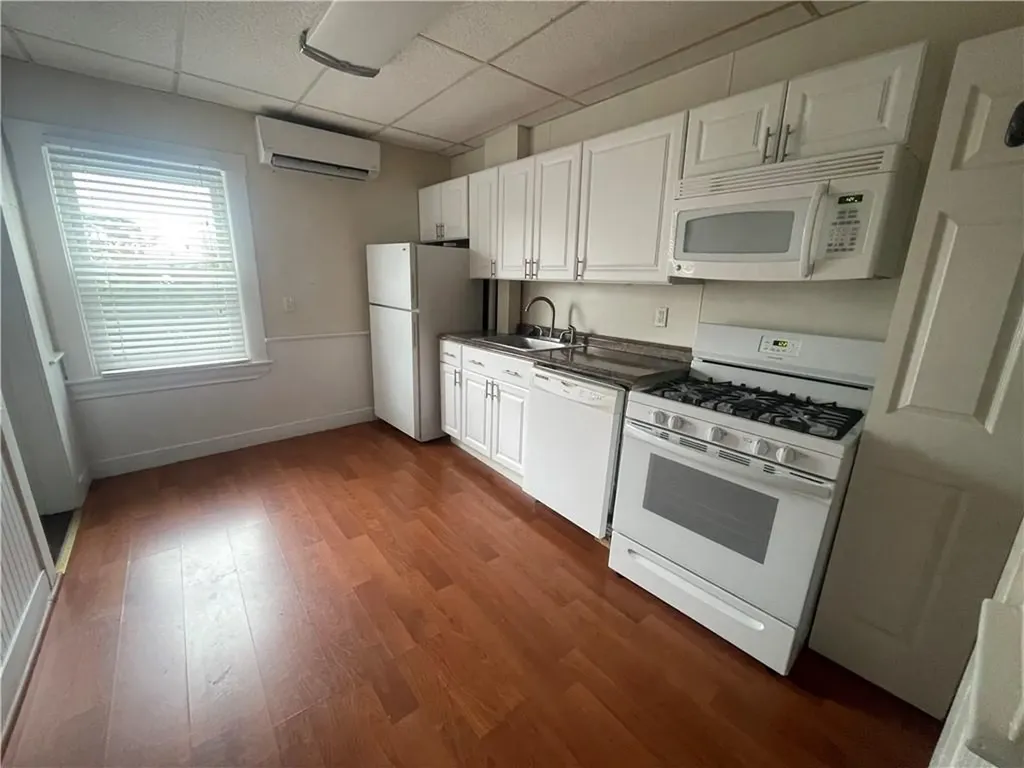 38 40 Freebody Street Newport RI 02840
