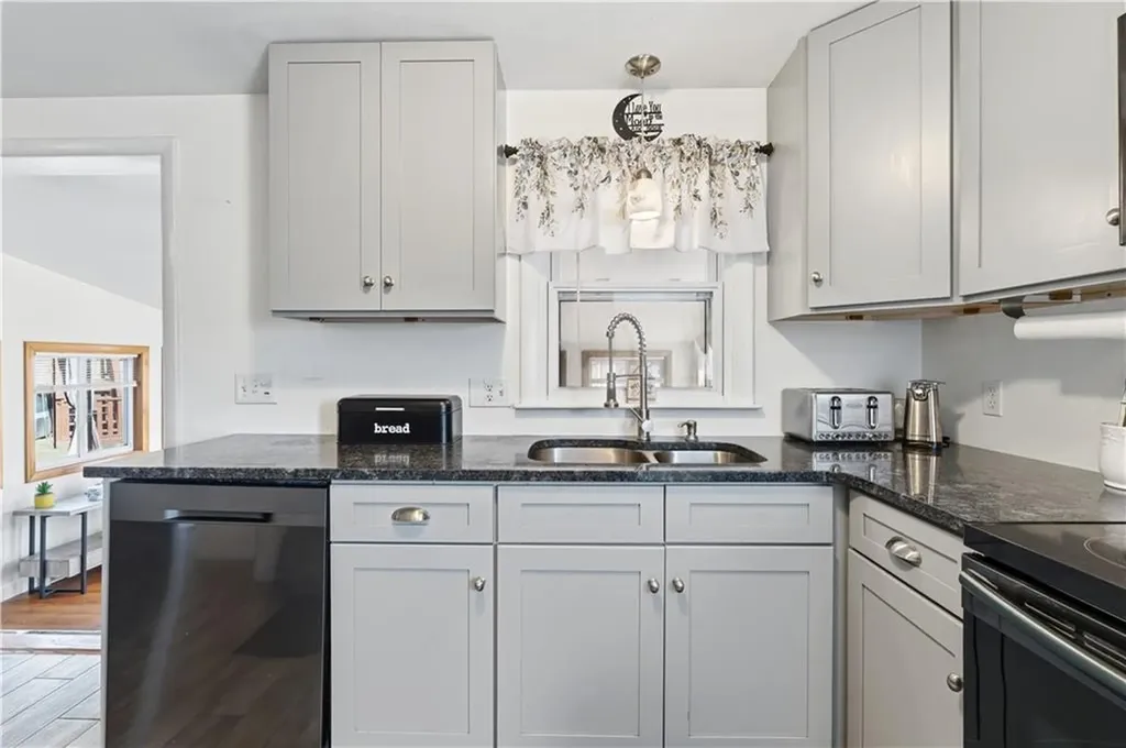 67 Garnet Street West Warwick RI 02893