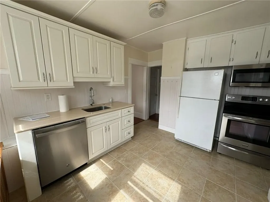 15 Freeborn Street Newport RI 02840