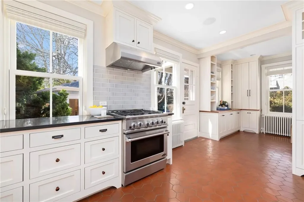 89 Gibbs Avenue Newport RI 02840