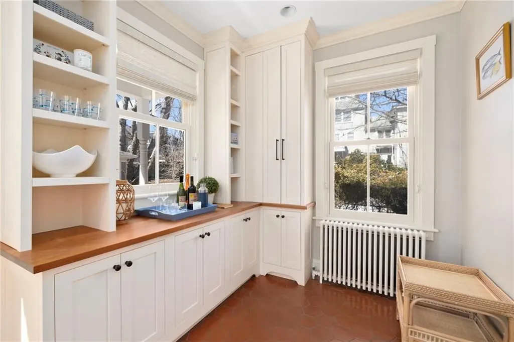 89 Gibbs Avenue Newport RI 02840