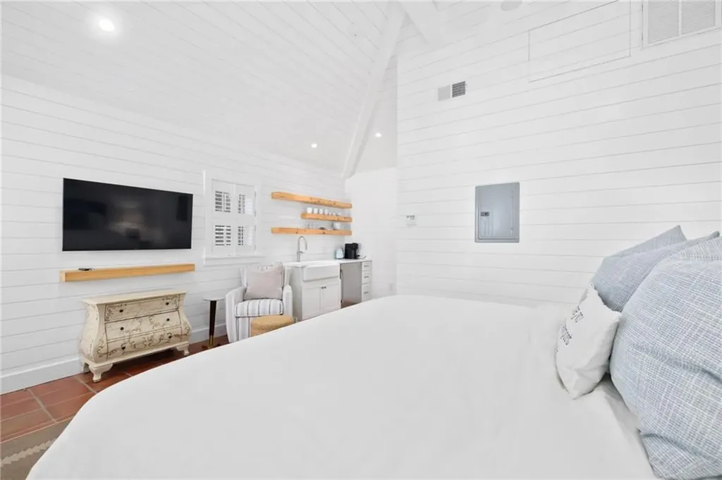 89 Gibbs Avenue Newport RI 02840