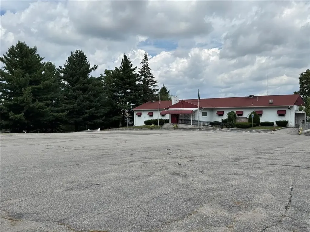 1418 Plainfield Pike Cranston RI 02920