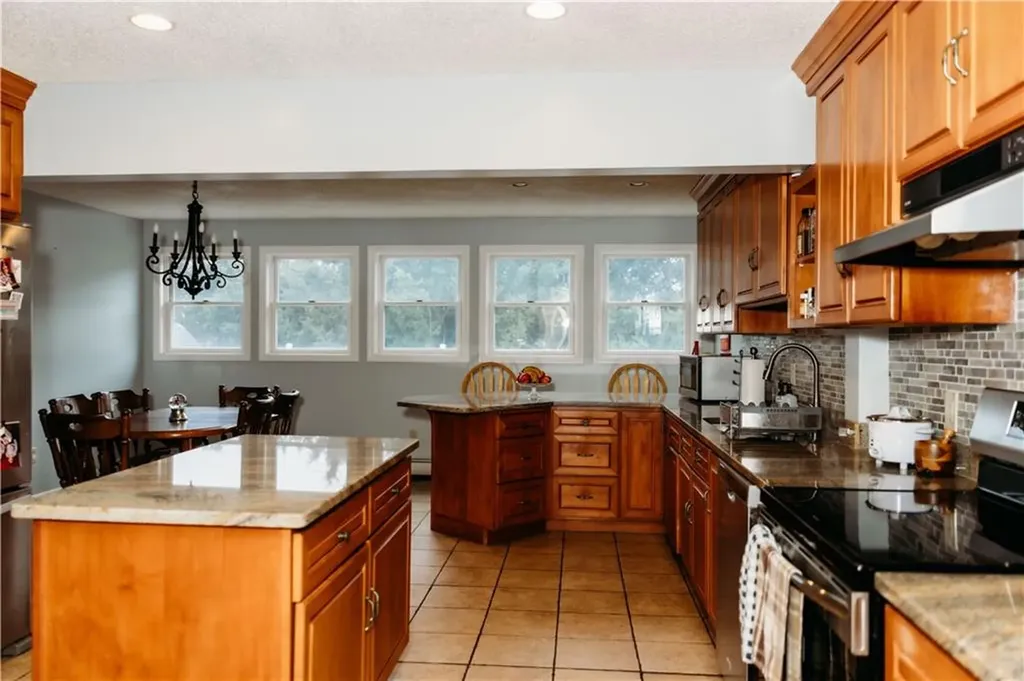 16 Ward Avenue Middletown RI 02842