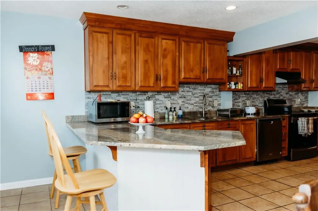 16 Ward Avenue Middletown RI 02842