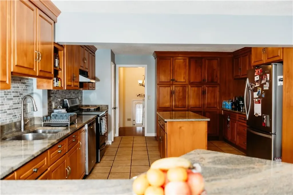 16 Ward Avenue Middletown RI 02842