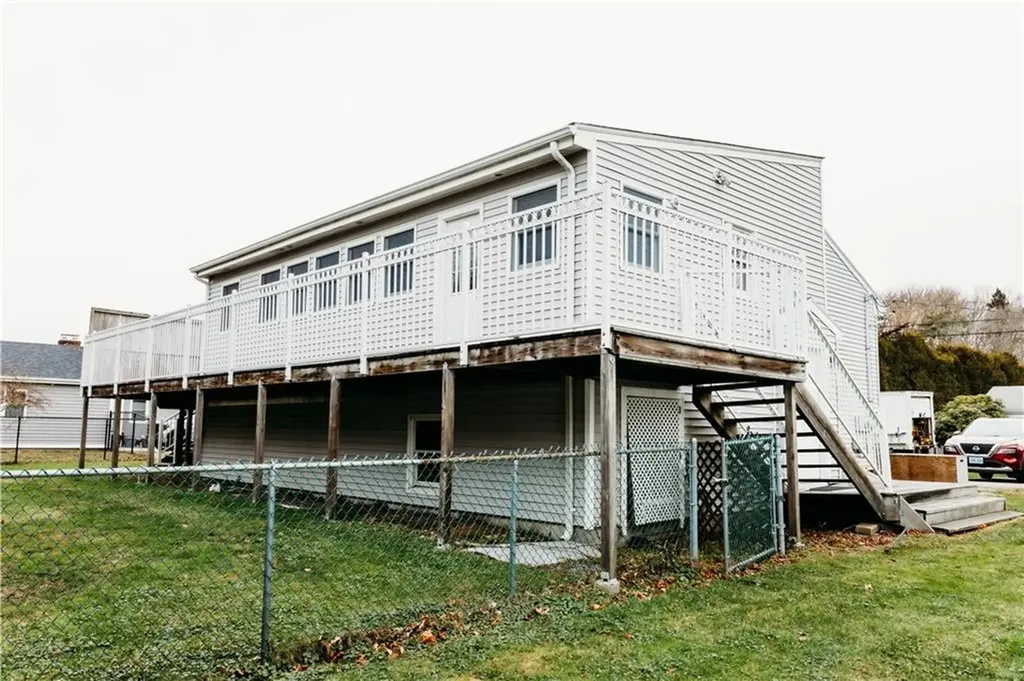 16 Ward Avenue Middletown RI 02842