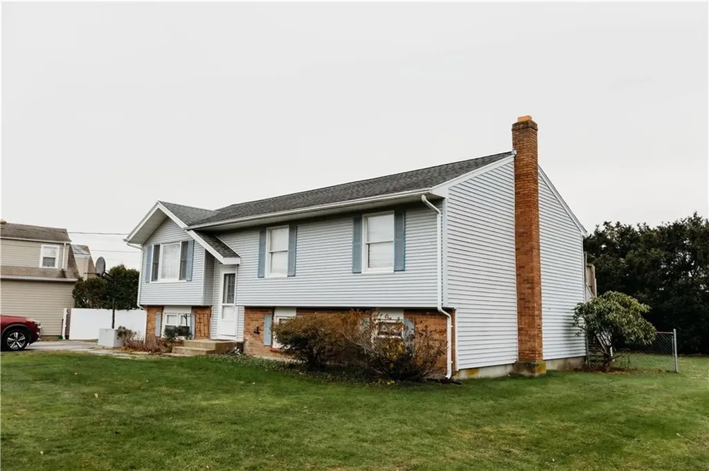 16 Ward Avenue Middletown RI 02842