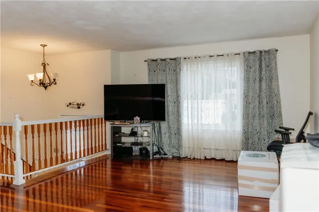 16 Ward Avenue Middletown RI 02842