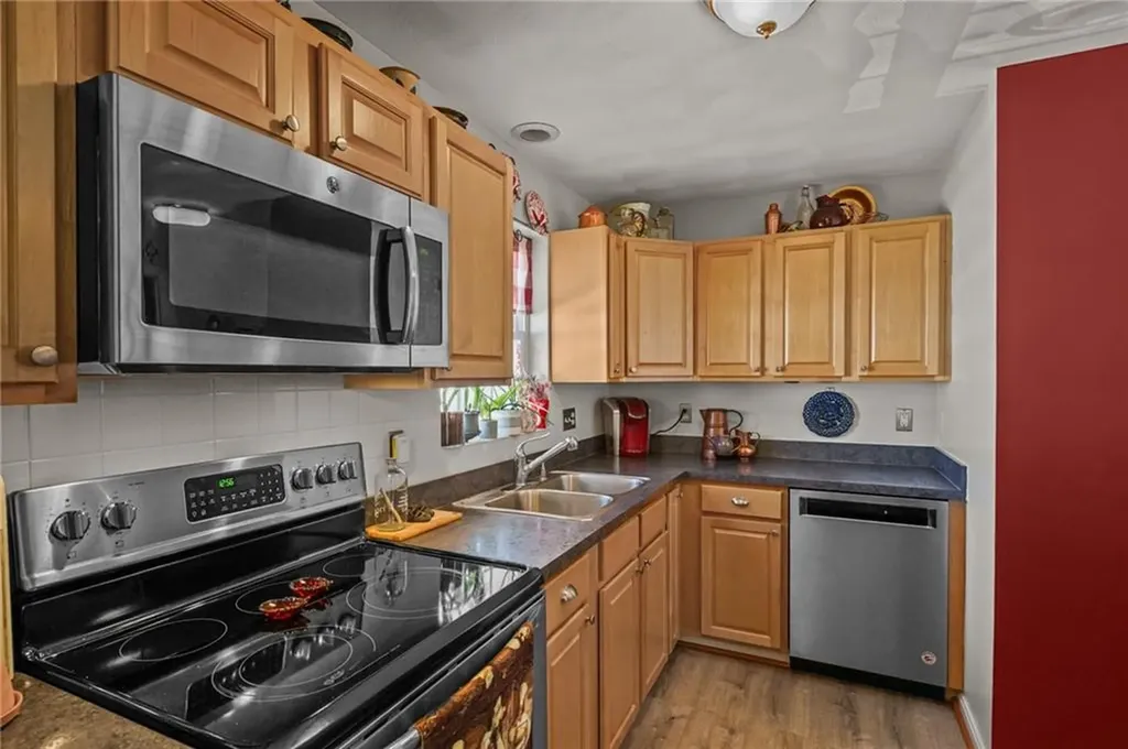 720 Putnam Pike Smithfield RI 02828