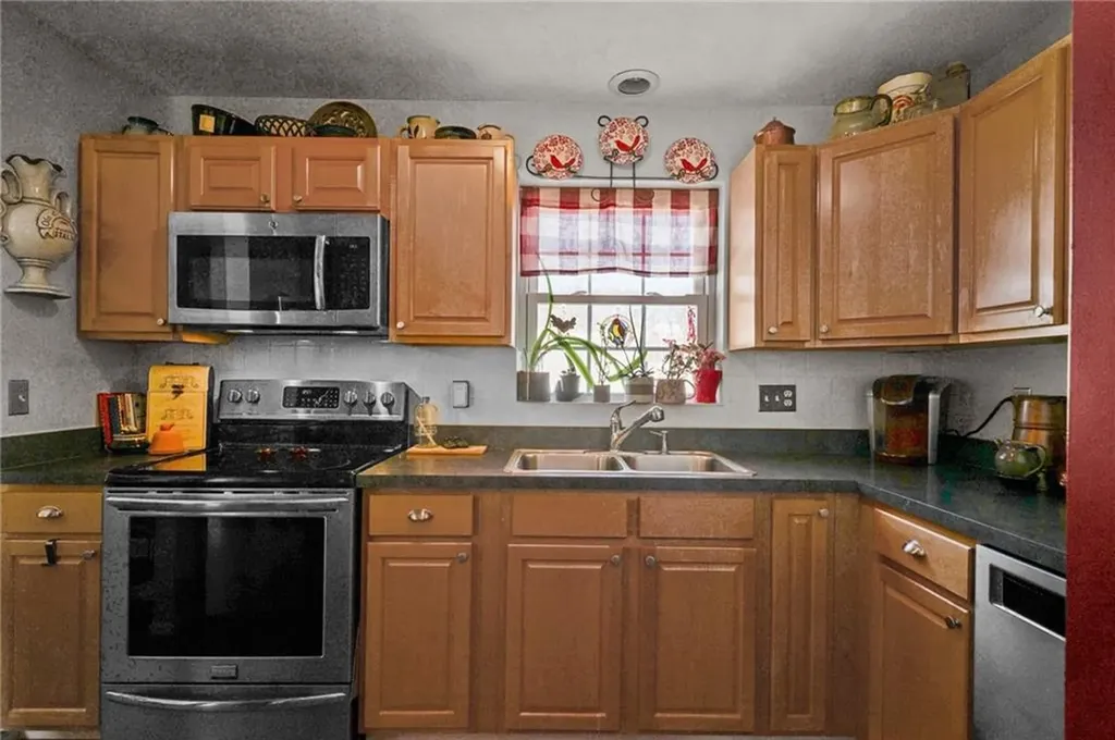 720 Putnam Pike Smithfield RI 02828
