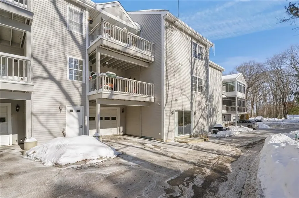 720 Putnam Pike Smithfield RI 02828