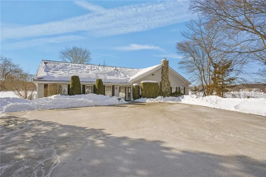 720 Putnam Pike Smithfield RI 02828