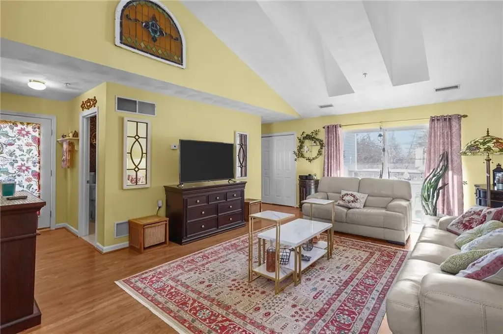 720 Putnam Pike Smithfield RI 02828