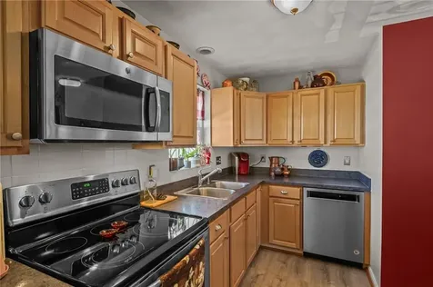 720 Putnam Pike Smithfield RI 02828
