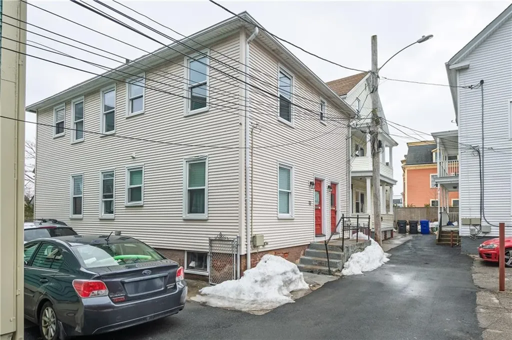 12 Louisburg Place Providence RI 02909
