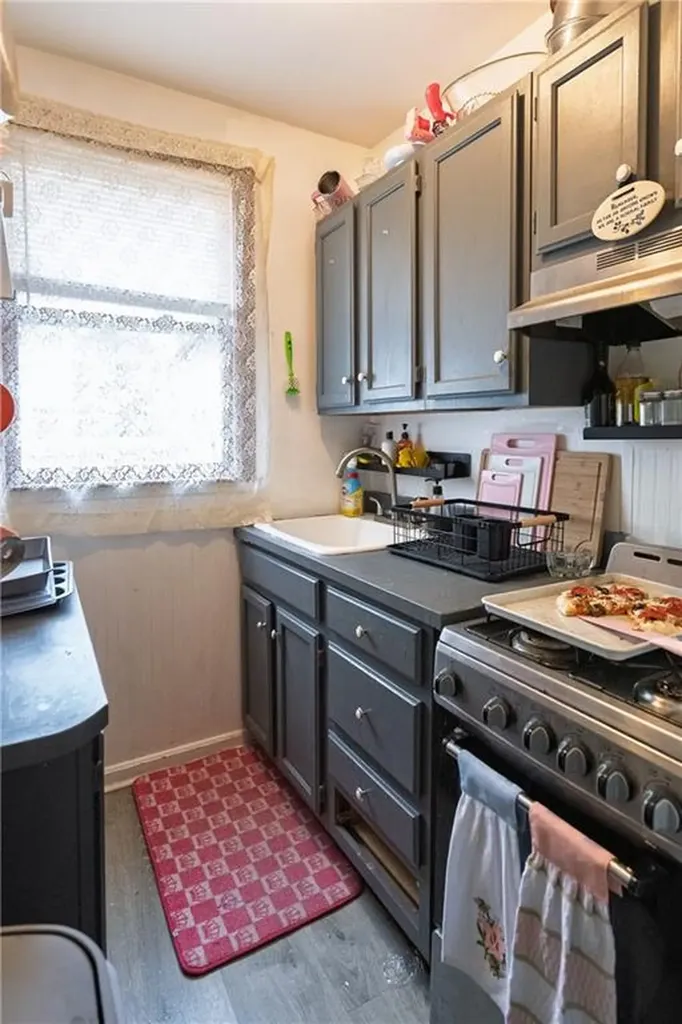 12 Louisburg Place Providence RI 02909