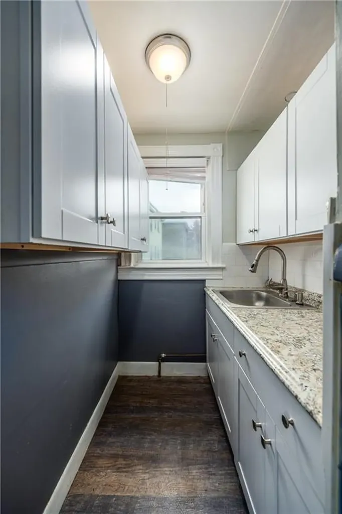 12 Louisburg Place Providence RI 02909