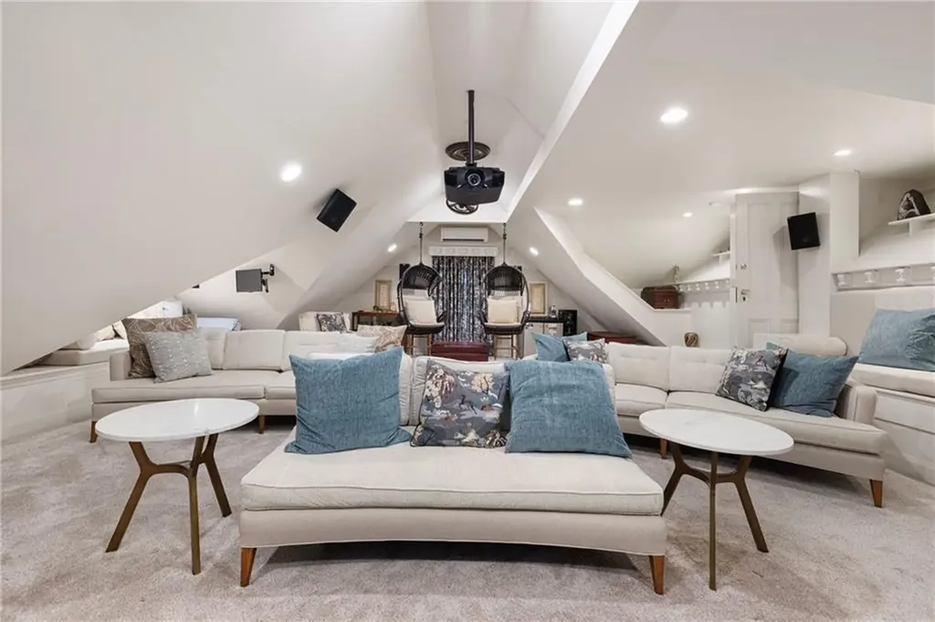 4 Hunter Avenue Newport RI 02840