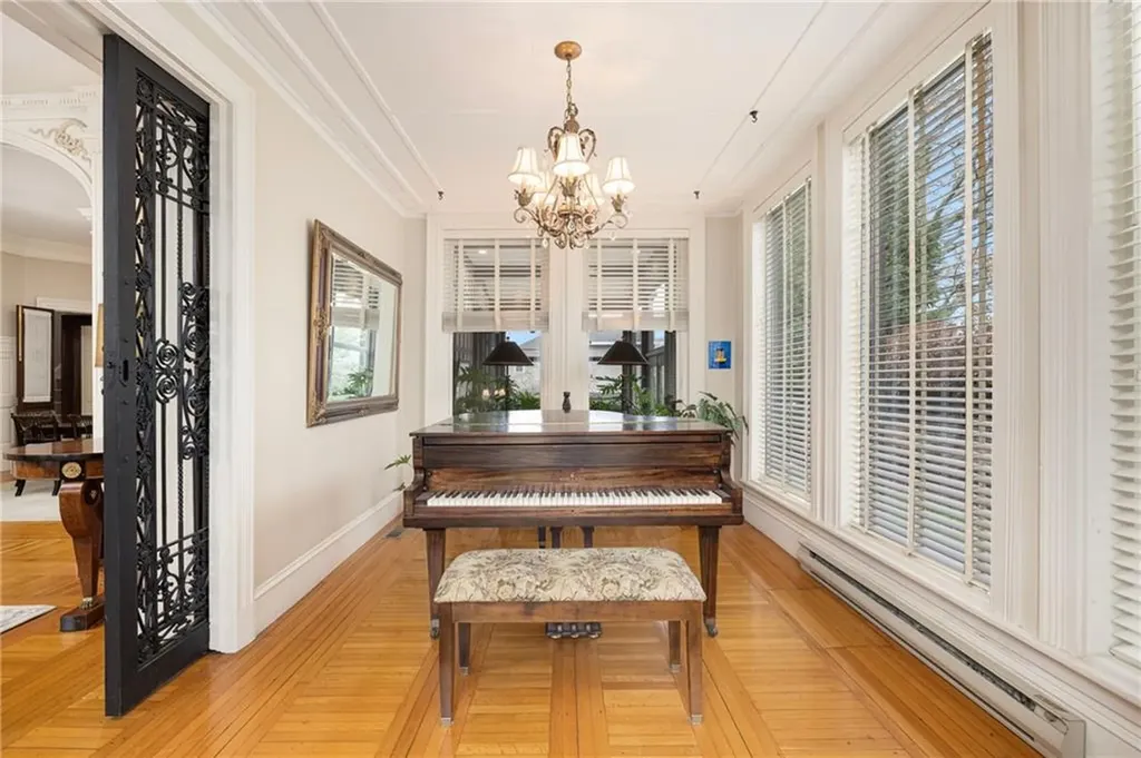 4 Hunter Avenue Newport RI 02840