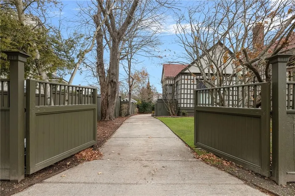 4 Hunter Avenue Newport RI 02840