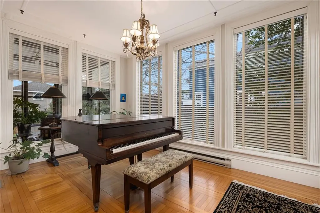4 Hunter Avenue Newport RI 02840