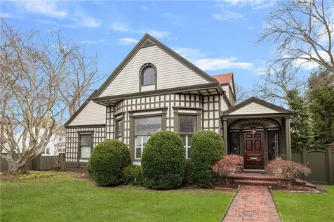 4 Hunter Avenue Newport RI 02840