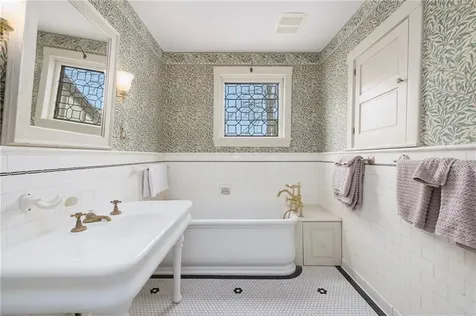4 Hunter Avenue Newport RI 02840