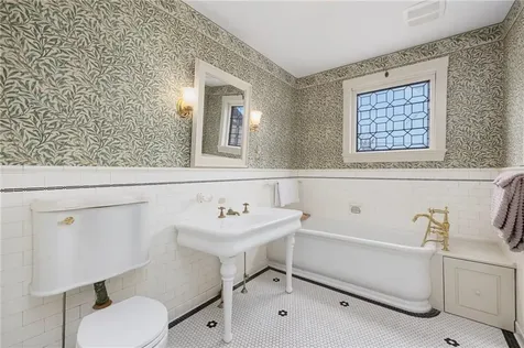4 Hunter Avenue Newport RI 02840