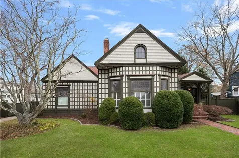 4 Hunter Avenue Newport RI 02840