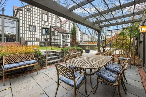 4 Hunter Avenue Newport RI 02840