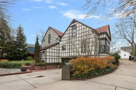 4 Hunter Avenue Newport RI 02840