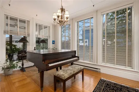 4 Hunter Avenue Newport RI 02840