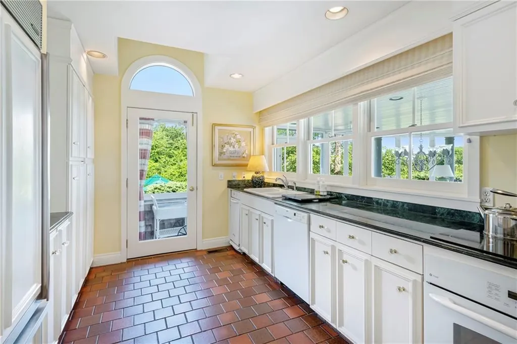 315 Ocean Avenue Newport RI 02840
