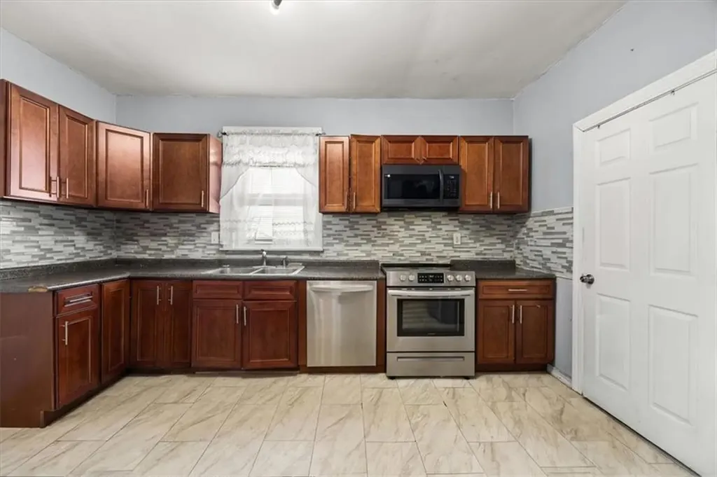 91 Peace Street Providence RI 02907