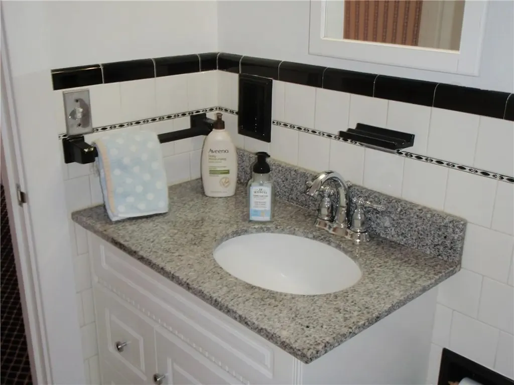 232 Greenwood Avenue Warwick RI 02886